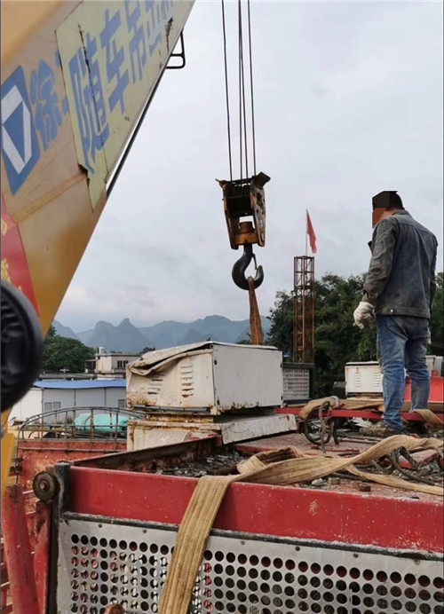 松江区大件吊装搬运设备常用的施工手势信号解答