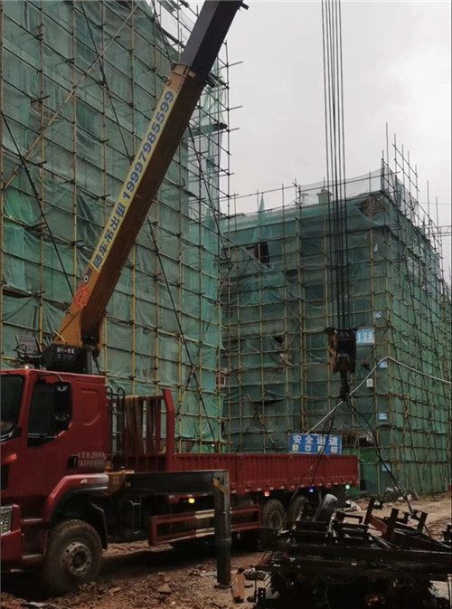 松江区“慢工细活”—— 吊车的 “微动控制” 技术